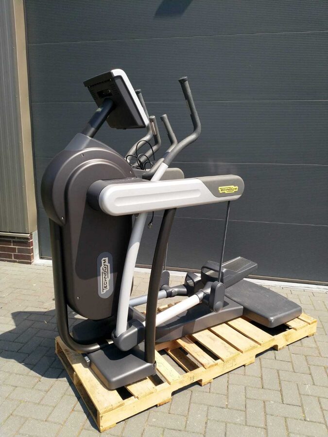 Technogym Vario 700 Visio Web - Elliptical Machine - Catalog - Gym Service